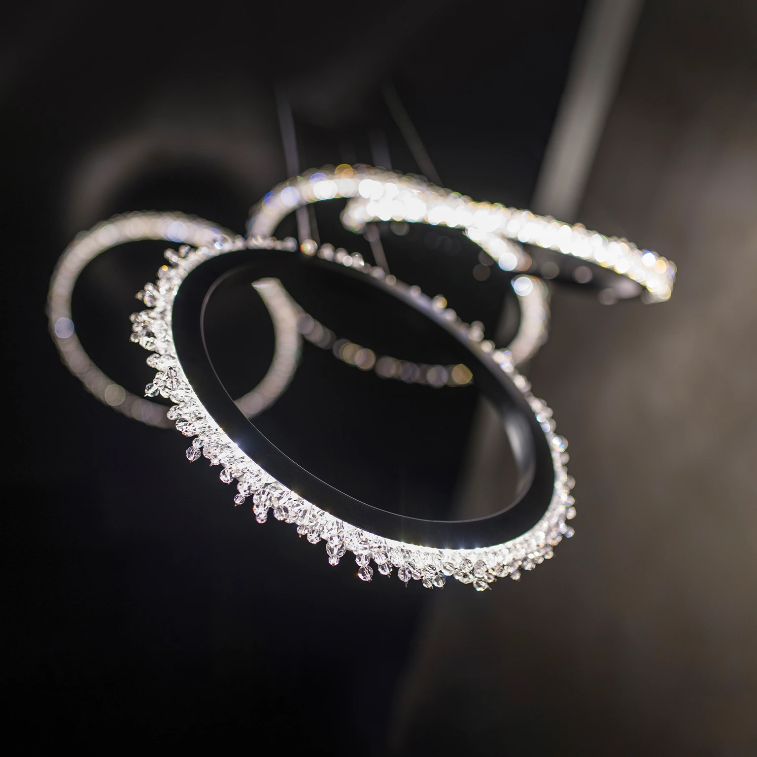 Halo 5 Halo luxury chandelier by Manooi