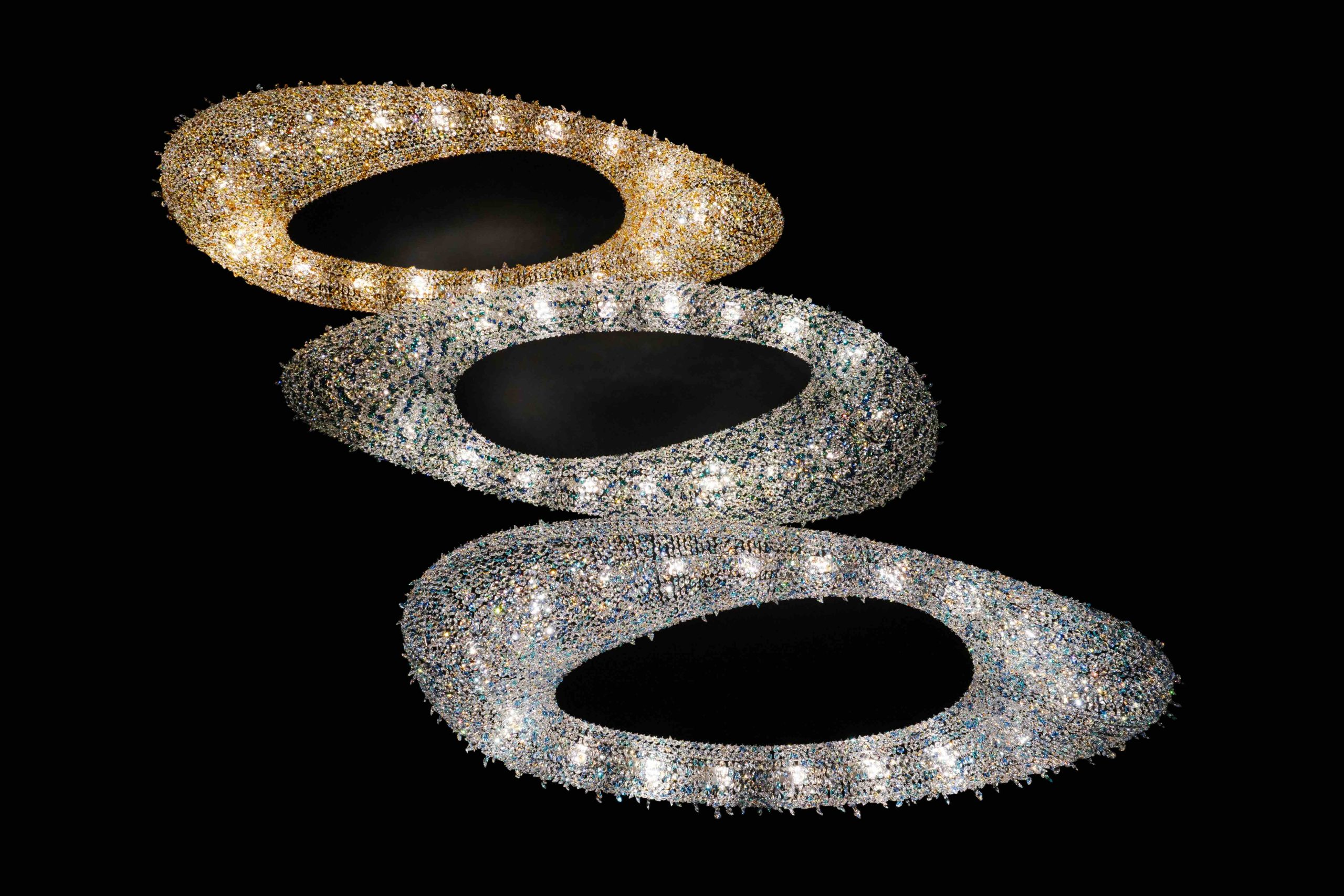 Swarovski chandelier Manooi Artica crystal chandelier made with Swarovski crystals – luxury modern chandelier for high-end interiors in the USA