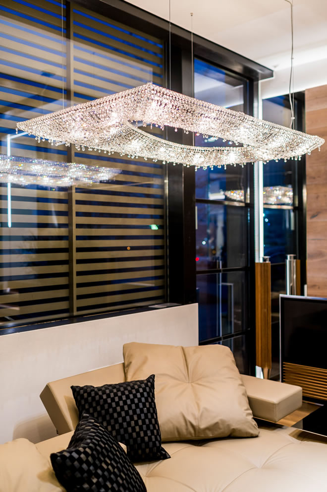 ago-einrichtung-showroom-austria-koi-luxury-chandelier-manooi Modern luxury showroom with a stunning rectangular crystal chandelier, Koi.