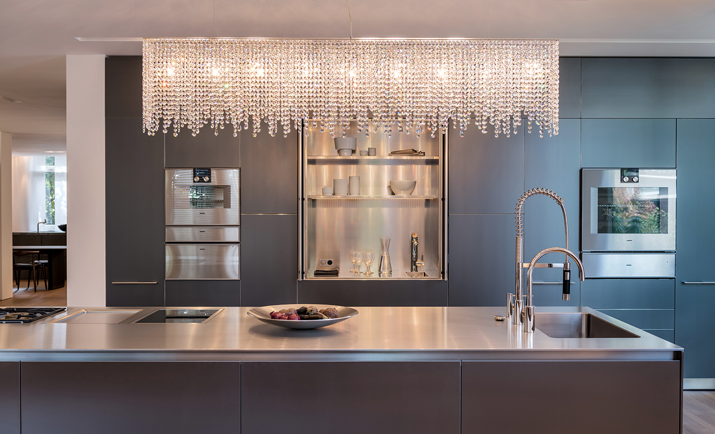 bulthaup-showroom-manooi-linea-crystal-chandelier-cologne-kitchen Manooi's Linea hangs over a kitchen island in the Bulthaup showroom in Cologne.
