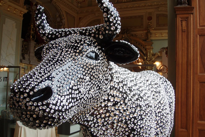 manooi-milky-way-euroluce-2017-swarovski-four-seasons-hotel Milky Way, the life-sized cow is decorated with Swarovski crystals.