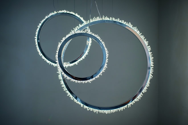 manooi-luxury-chandelier-halo-cluster-light-and-building-horizontal vertical halo 01
